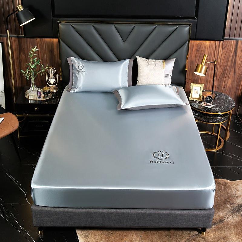 The cold feeling - Ice silk bed sheet 🎁 Summer Promotion - Free pillowcase & 50% OFF 🎁